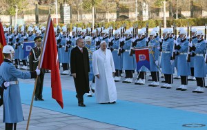 Pope Francis is welcomed by Recep Erdogan in Ankara