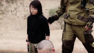 Nuovo video shock Isis, bambino spara a prigioniero ++