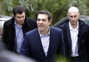 Grecia: Tsipras incontra Theodorakis e prova a 'ricucire'