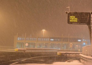 Maltempo: neve su autostrada Torino-Savona a Mondovì