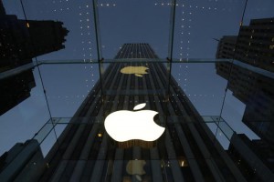 APPLE ENTRA NELL'INDICE DOW JONES, ESCE AT&T