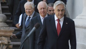 El Presidente de la republica acompañado de los ex presidentes se refiere al juicio de la Haya