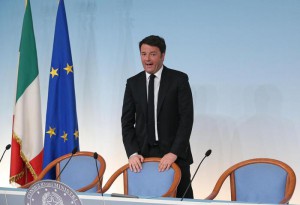 Il presidente del Consiglio Matteo Renzi durante la conferen