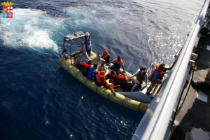 Immigrazione: Operazioni di soccorso degli uomini della Marina Militare