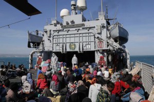 Migranti a bordo della Fregata Espero