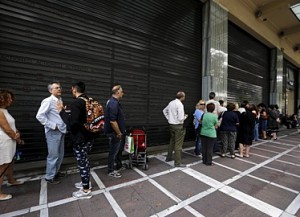 grecia-fila-la-bancomat-Reuters2