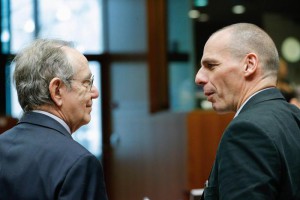 Italian Finance Minister Pier Carlo Padoan (L) and Greek Finance Minister Yanis Varoufakis (R)