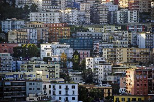 Panoramiche di edifici a Napoli,