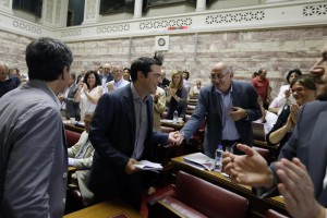 Grecia: Tsipras esorta deputati Syriza a sostenere accordo
