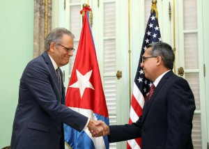 Head of US Interests Section in Havana delivers a letter from Obama to Cuban President Castro