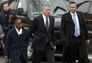 New York City Mayor Bill de Blasio (C) and his wife Chirlane McCray (L) arrive at the funeral of slain New York Police Officer Wenjian Liu at the Aievoli Funeral Home in Brooklyn, New York, USA, 04 January 2015.  EPA/PETER FOLEY