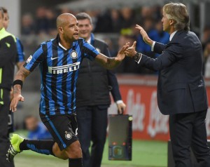 Inter Milans midfielder Felipe Melo (L) celebrates with head coach Roberto Mancini after scoring the 1-0 lead during the Serie A soccer match between  Inter Milan and Hellas Veronaat the Giusepe Meazza stadium in Milan, Italy, 23 September 2015. ANSA/DANIEL DAL ZENNARO