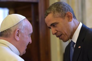 Pope Francis (L) meets with US President Barack Obama on March 27, 2014 at the Vatican.  AFP PHOTO POOL / GABRIEL BOUYS/ANSA