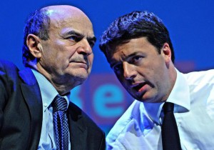 Pier Luigi Bersani con Matteo Renzi. ANSA/MAURIZIO DEGL'INNOCENTI