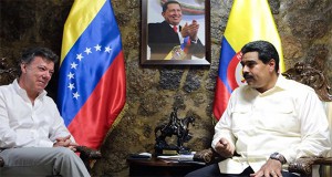 Il presidente di Colombai, Santos (S), e il presidente del Venezuela, Maduro (D).