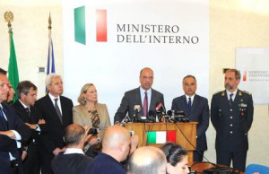 Il Ministro dellInterno, Angelino Alfano, durante un vertice con i prefetti ed i responsabili della sicurezza a livello territoriale in Prefettura a Catania, 11 Maggio 2015.  ANSA/ORIETTA SCARDINO