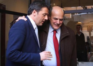 Matteo Renzi e Pierluigi Bersani escono da un ristorante del centro dopo aver pranzato insieme, Roma 3 gennaio 2013. ANSA/ALESSANDRO DI MEO