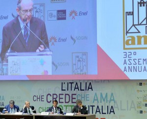 Il ministro dell'economia e delle finanze Pier Carlo Padoan durante la 32/a Assemblea Annuale ANCI presso Auditorium Lingotto, Torino, 30 ottobre 2015. ANSA/ ALESSANDRO DI MARCO