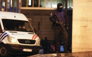 Belgian security forces during a police operation in Brussels, Belgium, 22 November 2015. EPA/OLIVIER HOSLET