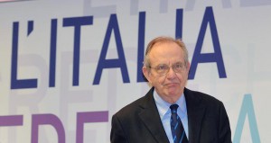 Il ministro dell'economia e delle finanze Pier Carlo Padoan in una foto d'archivio del 30 ottobre 2015. ANSA/ ALESSANDRO DI MARCO