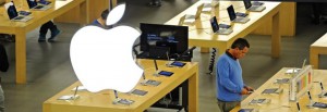 WCENTER 0XPMDAOBND                Code all'Apple Store del centro commerciale I Gigli per uscita dell' iPhone 6, 26 settembre 2014 a Firenze.  ANSA/MAURIZIO DEGL INNOCENTI