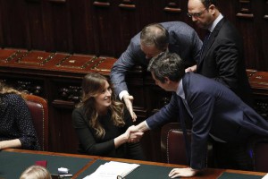 Il Ministro delle Riforme Maria Elena Boschi e Andrea Orlando (d) alla Camera in occasione della votazione finale del disegno di legge sulle riforme costituzionali, Roma, 11 Gennaio 2016. ANSA/ GIUSEPPE LAMI
