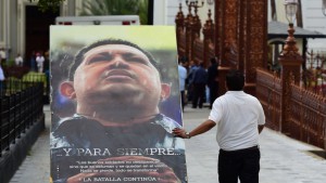 Los afiches y cuadros que retrataban a Hugo Chávez fueron removidos del Parlamento