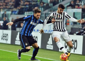 Juventus' forward Alvaro Morata (R) and Inter's midfielder Danilo D'Ambrosio in action during the Italy Cup first leg semifinal soccer match Juventus Fc vs Fc Internazionale at Olimpico stadium in Turin, Jan. 27, 2016. ANSA / ANDREA DI MARCO