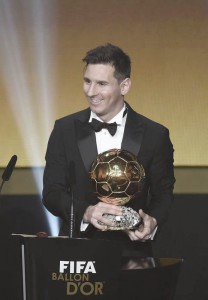 Argentina's Lionel Messi poses with his trophy after winning the FIFA Men's soccer player of the year 2015 prize during the FIFA Ballon d'Or awarding ceremony at the Kongresshaus in Zurich, Switzerland, 11 January 2016.  EPA/VALERIANO DI DOMENICO