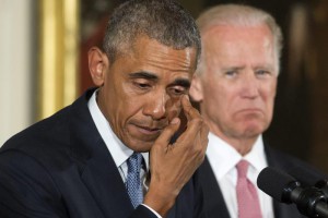 President Barack Obama (L) wipes away tears while delivering remarks at an event held to announce executive actions to reduce gun violence, beside US Vice President Joe Biden (R), in the East Room of the White House in Washington, DC, USA, 05 January 2016. EPA/MICHAEL REYNOLDS