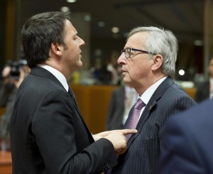 Italy's Prime Minister Matteo Renzi (L) with European Commission President, Jean Claude Juncker, at the European heads of states and government summit in Brussels, Belgium, 19 March 2015. ANSA/TIBERIO BARCHIELLI/UFFICIO STAMPA PALAZZO CHIGI