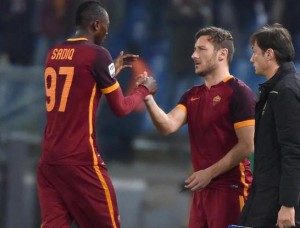 AS Roma's players Francesco Totti (C) and Sadiq (L) during the Italian Serie A soccer match between AS Roma and AC Milan at the Olimpico stadium in Rome, Italy, 09 January 2016.  ANSA/ETTORE FERRARI