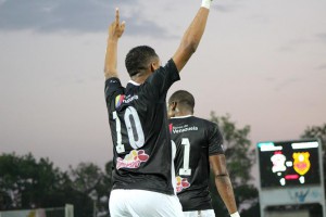 Gabriel Torres esulta dopo il gol contro il Trujillanos