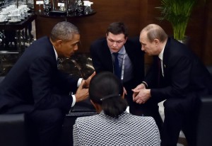 US President Barack Obama (L) talks to Russian counterpart Vladimir Putin (R) during a break of the G20 summit working session in Antalya, Turkey, 15 November 2015. EPA/PRESIDENTIAL PRESS SERVICE/POOL MANDATORY CREDIT: RIA NOVOSTI