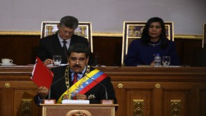 Maduro entrega a la AN decreto de Emergencia Económica 