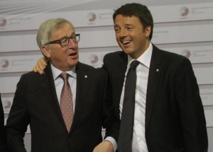 Italian Prime Minister Matteo Renzi (right) puts an arm around the shoulder of  President of the European Commission Jean-Claude Juncker during arrivals at Eastern Partnership Summit in Riga, Latvia, 22 May 2015.  ANSA/VALDA KALNINA