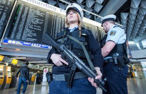 Members of the German federal police secure the terminal area at the airport in Frankfurt am Main, Germany, 22 March 2016.  ANSA/BORIS??ROESSLER