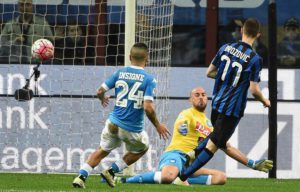 Inter's Marcelo Brozovic (R) scores the goal during the Italian Serie A soccer match Inter FC vs SSC Napoli at Giuseppe Meazza stadium in Milan, Italy, 16 April 2016. ANSA/DANIEL DAL ZENNARO
