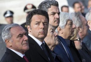 Il Presidente del Consiglio Matteo Renzi e il Presidente del Senato Pietro Grasso, all'altare della Patria per il 25 aprile. 25 aprile 2016  ANSA/MASSIMO PERCOSSI