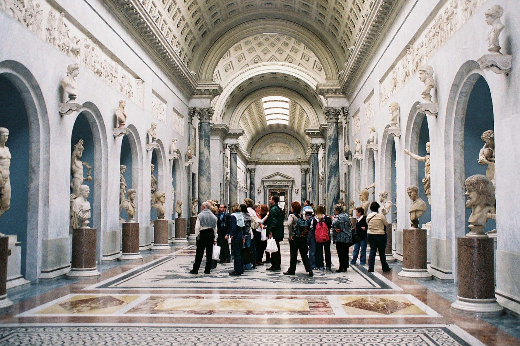 Visita ai Musei Vaticani in epoca pre-Covid.