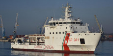 La nave Diciotti, della Guardia Costiera italiana ormeggiata al porto di Catania. Salvini