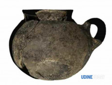 I residui del vino si sono riscontrati in alcuni campioni di ceramica di una tazza abbandonata. Friuli