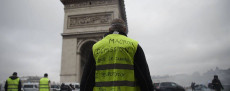 La protesta dei gilet gialli in Francia. Macron