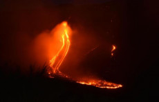Etna in eruzione e terremoti nell'area. (ANSA)