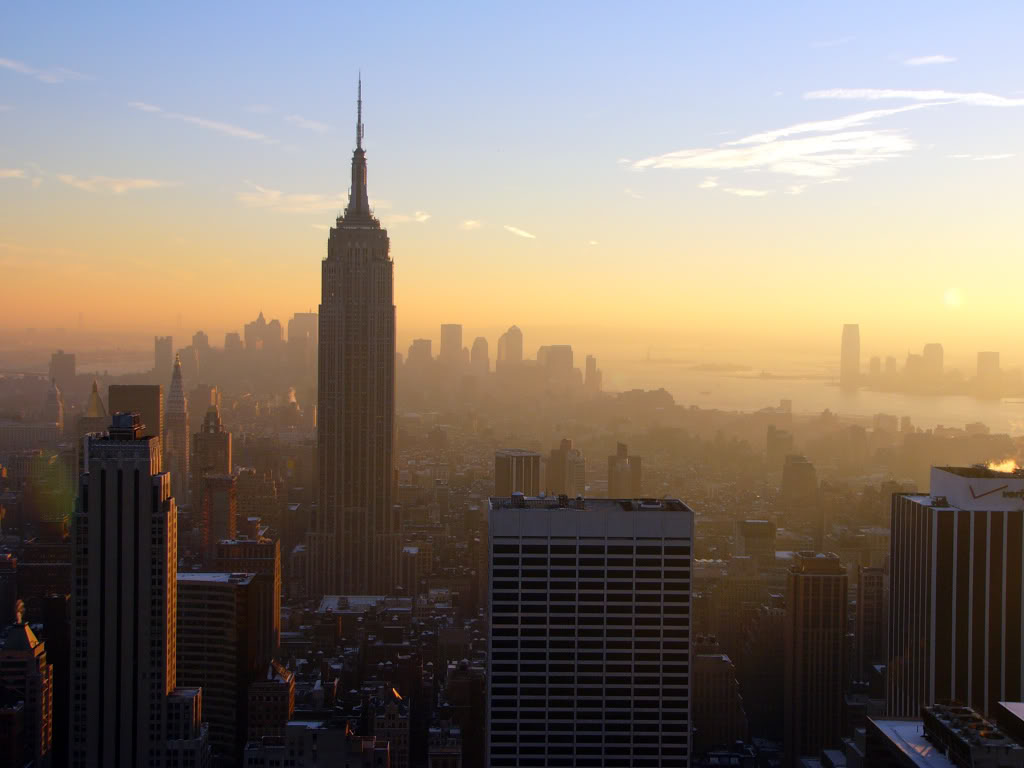 New York al tramonto, nuvole dovute all'inquinamento atmosferico.