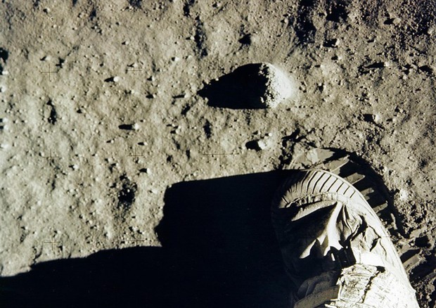 L'impronta dello scarpone di Neil Armstrong sulla Luna.