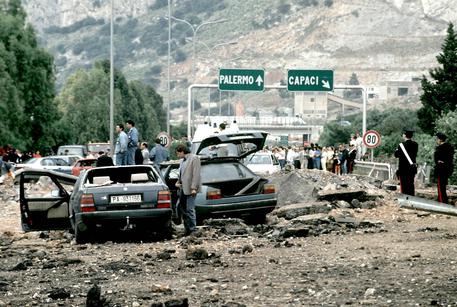 Il luogo della strage del 23 maggio 1992, sull'autostrada A29, nei pressi dello svincolo di Capaci nel territorio comunale di Isola delle Femmine, a pochi chilometri da Palermo.