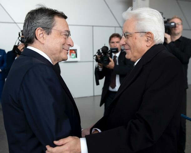 Nella foto d'archivio l'expresidente della Bce ed il presidente Sergio Mattarella si salutano a Francorforte.