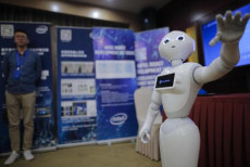 Un esemplare di robot nella Nanjing Tech Week in Nanjing, Jiangsu, Cina.