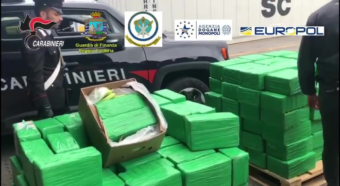 Sequestrata una tonnellata di cocaina a Gioia Tauro - la voce d'italia